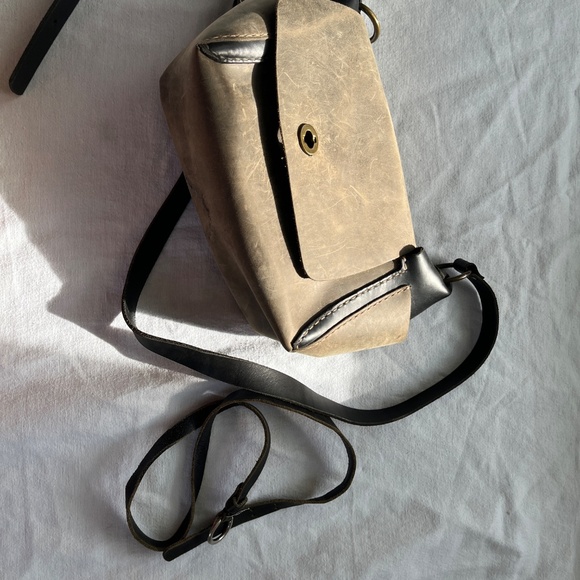 Vintage Beige Leather Bag with a bonus Belt - Picture 2 of 7